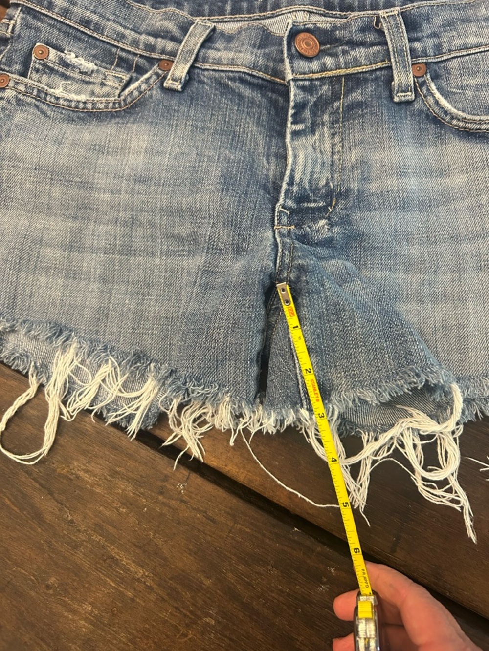 7 for all Mankind Dojo Frayed Light Wash Denim Cutoff Shorts 28 - Picture 7 of 9